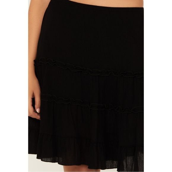 WILD MOSS • Black Ruffled Mini Skirt - Picture 3 of 7